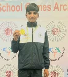 14 year old Bharat from Bawanikheda is hitting the target accurately in archery