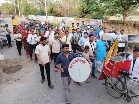 Devotees danced to Radha Rani's bhajans during Prabhat Ferry