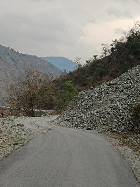 Debris fallen on the road created trouble for drivers