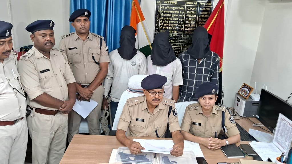 Muzaffarpur Bihar news: murder case solved three shooter arrest with arms and drugs land dispute issue