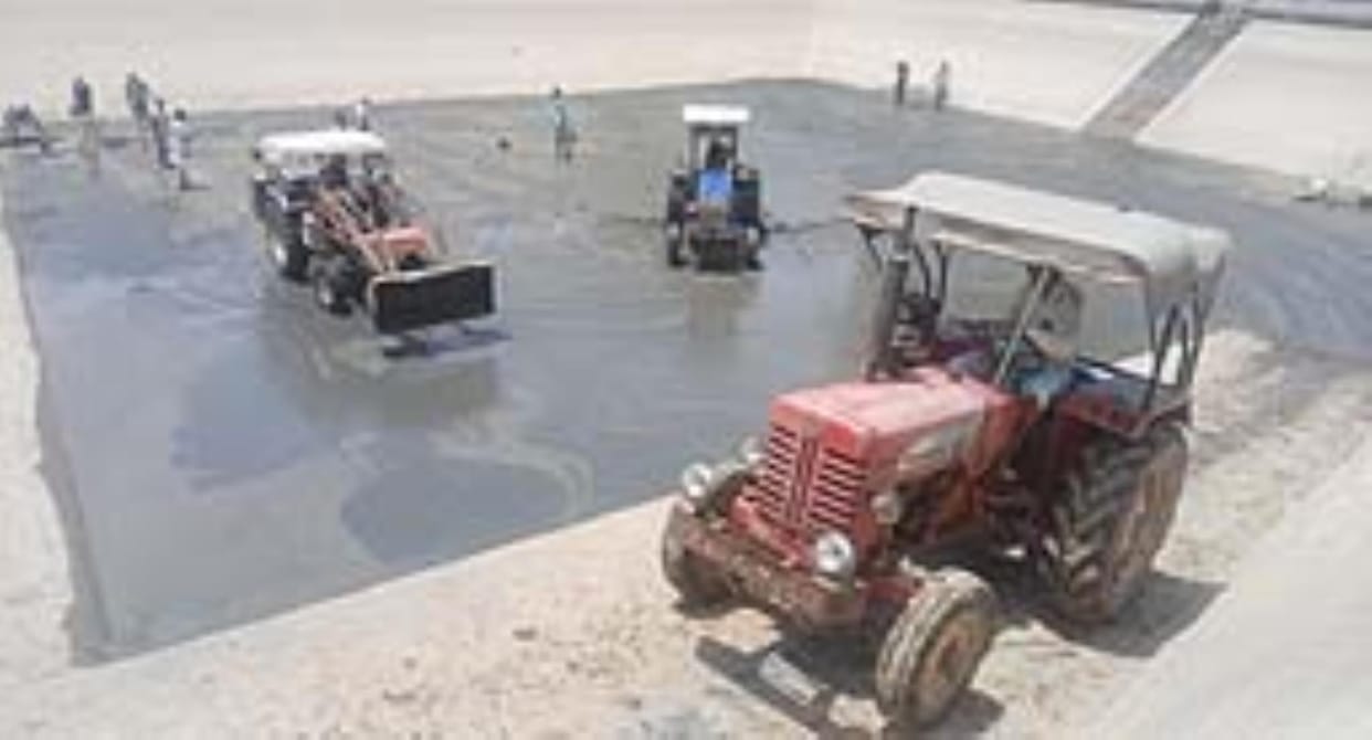 The villagers of Jandwala Jatan used six tractors to clean the water tank themselves