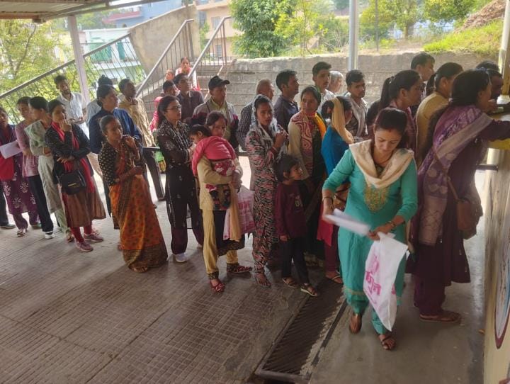 There was a crowd of patients in the district hospital on Monday