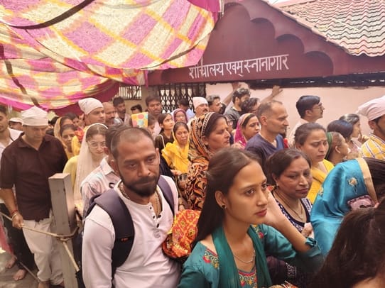 Devotees increased in Jwalamukhi temple, Chamunda-Bajreshwari less lively