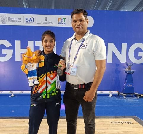 Mansi won silver medal in weight lifting