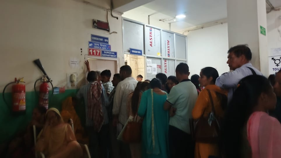 Arrangements fell short in front of the crowd of patients