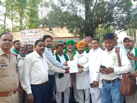 Allegations of corruption against the Pradhan, sit-in in the block