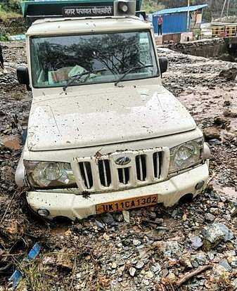 Due to heavy rains, Gadera is in spate, drinking water lines are broken, debris is on the highway, traffic is stopped