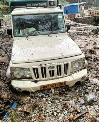 Due to heavy rains, Gadera is in spate, drinking water lines are broken, debris is on the highway, traffic is stopped