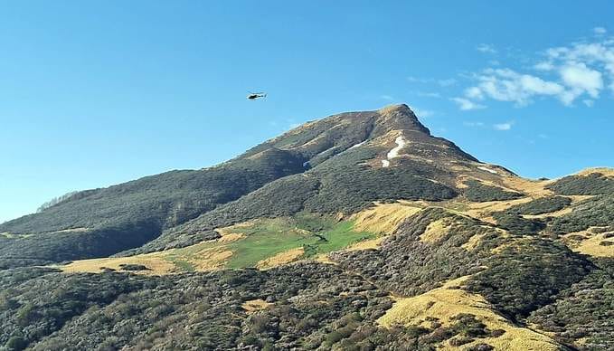 Helicopters are continuously flying over the temple in Rudranath