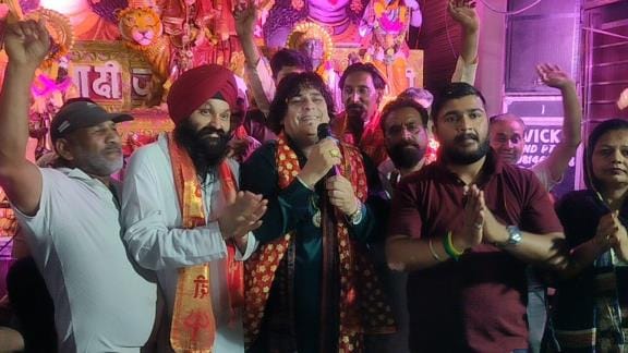 Devotees danced all night in the Jagran of Chandi Maa