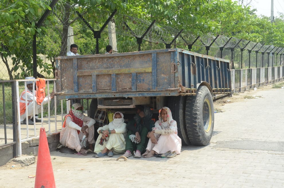 The heat made people sweat, trouble increased despite the wind