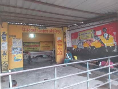 There is no facility for passengers in the bus stand of the district headquarters