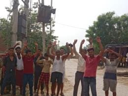 Electricity for 7-8 hours in 24 hours, villagers protest