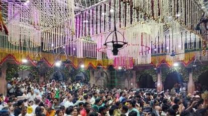 Vrindavan: बांकेबिहारी के भक्त ध्यान दें, इस तारीख से बदल जाएगा मंदिर का समय; ऐसे हो सकेंगे ठाकुरजी के दर्शन Banke Bihari Mandir Darshan and Aarti new time table after Bhai Dooj 2025