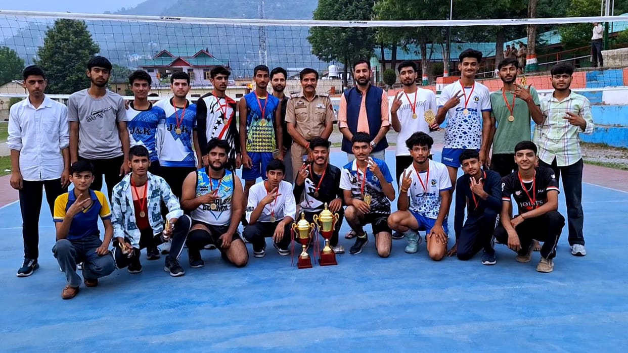 Himachal defeated Bani and captured the volleyball trophy