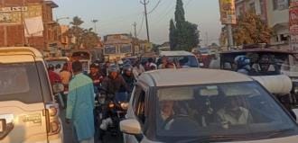 Barhdni: Border Station Road is gasping for breath due to jam, commuters are troubled