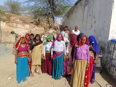 There is water shortage in Mukundpura village, people are worried