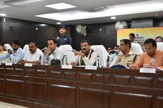 File a case against the owners of Parasnath Paliwal City and Ansal City: Bedi