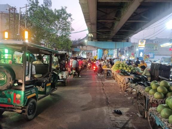 The vendors zone is incomplete, the carts look haphazard