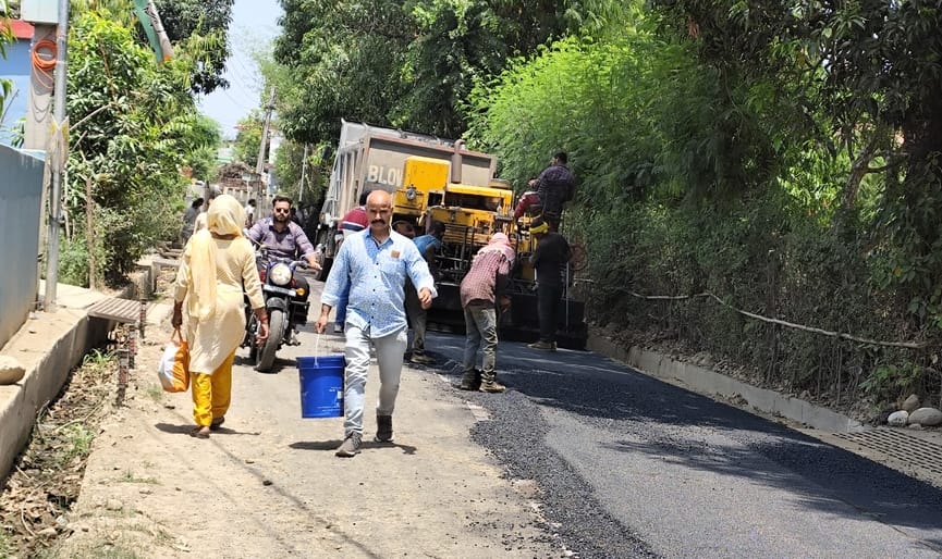There will be relief from dust and potholes on Kaihri-Guglada road