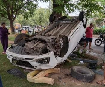 High speed car hits another car, ASI dies