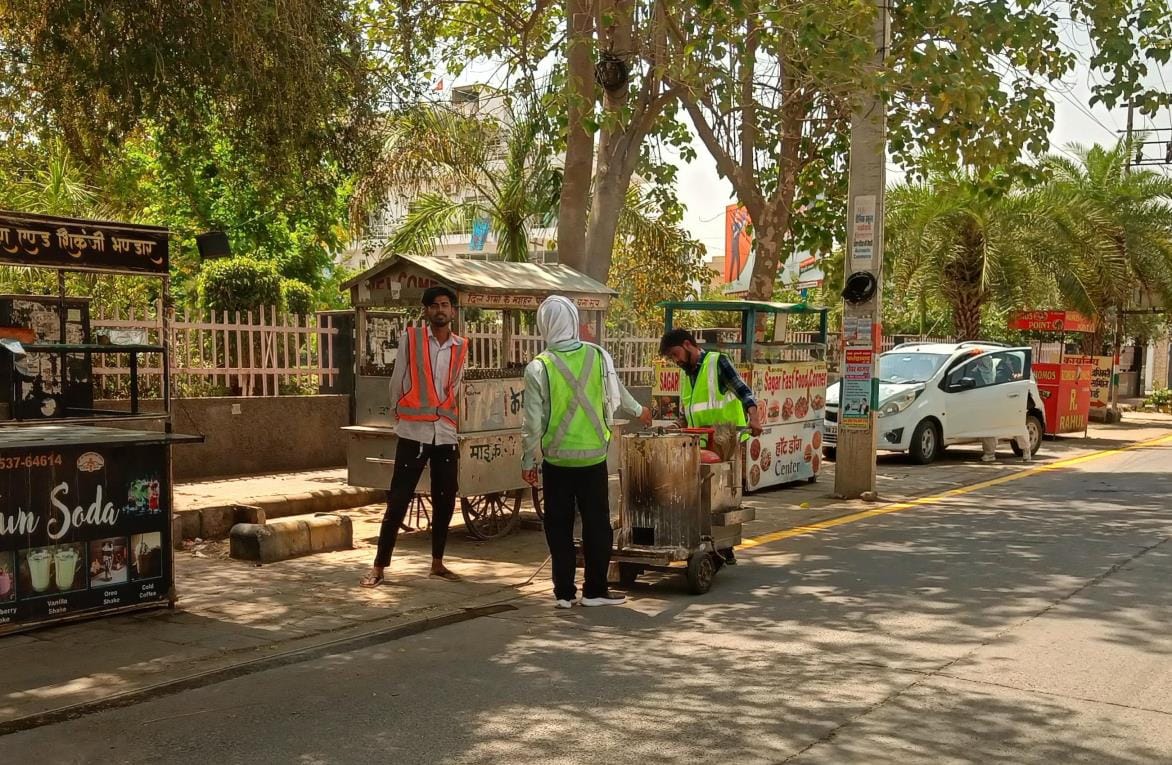 Work on putting yellow stripes on roads has started