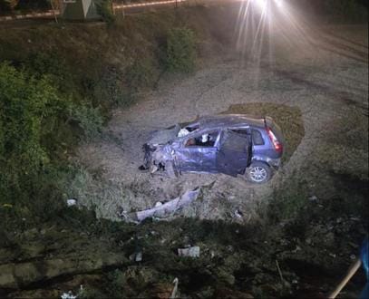 The uncontrolled car of a family returning from Haridwar fell into a ditch, mother and son died