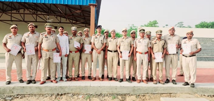 20 policemen were honored for their commendable work