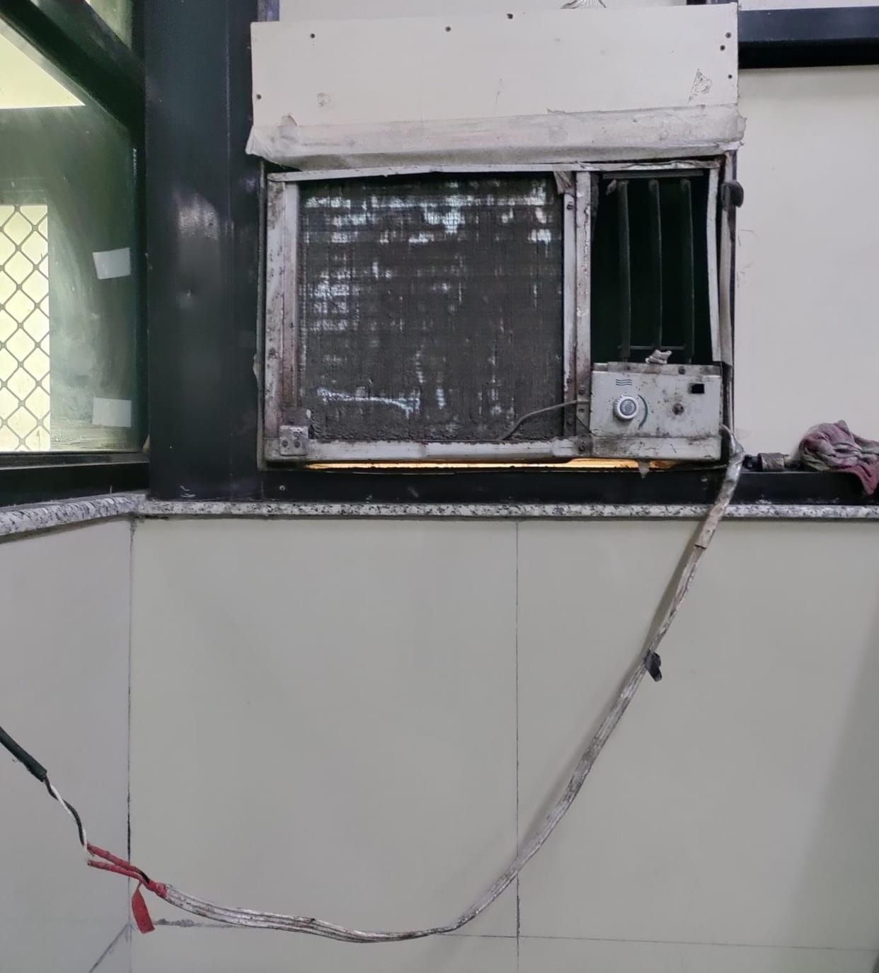 AC is not working in Civil Hospital, staff, patients and attendants are troubled