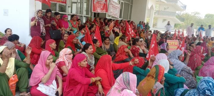 Asha workers protested across the state against the threats of the government