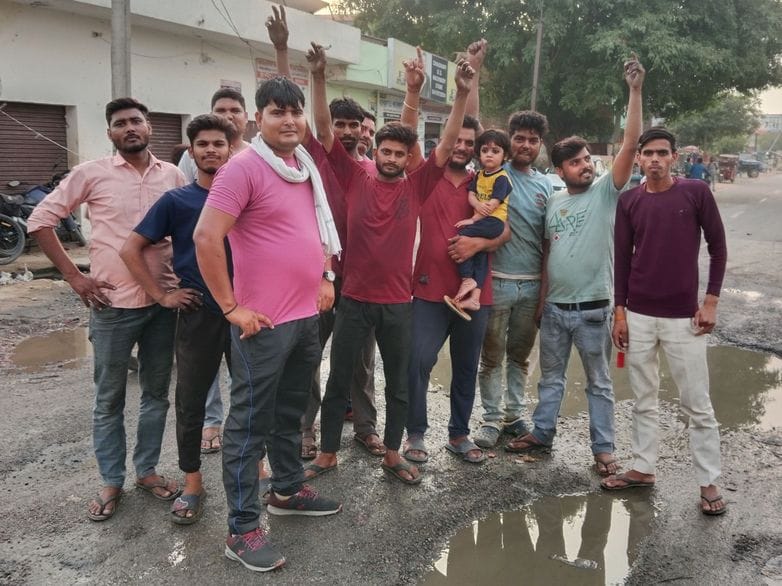 People are troubled by dirt and waterlogging, so they protested