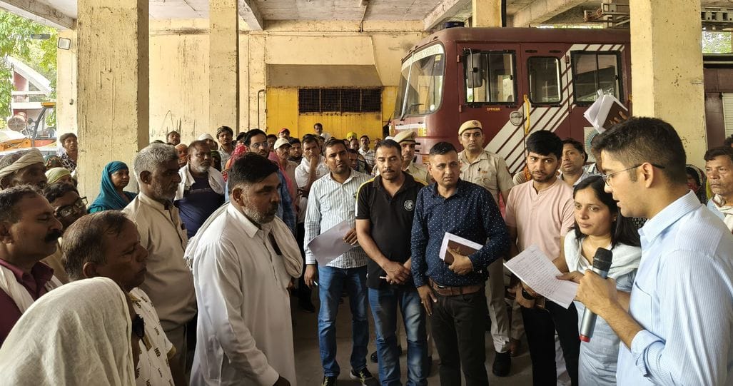 90 sanitation workers of the corporation were found absent, the commissioner himself took attendance.