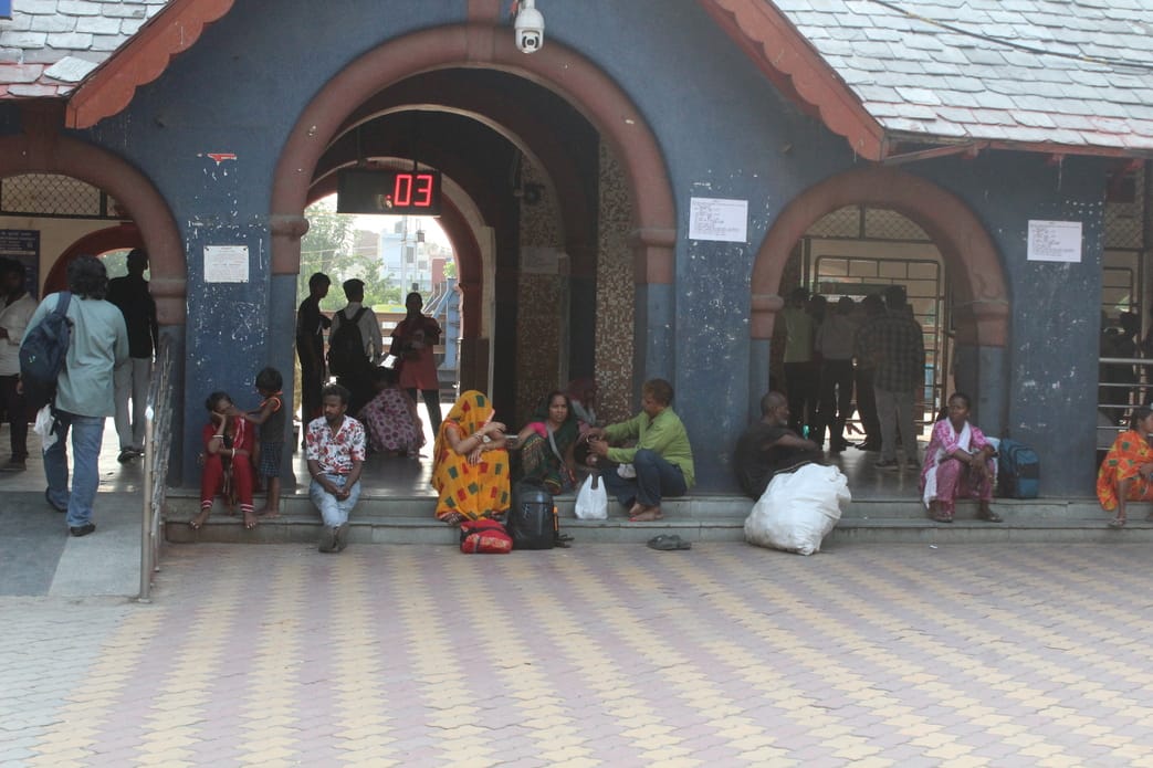 Many passengers reached the station and returned after waiting for hours