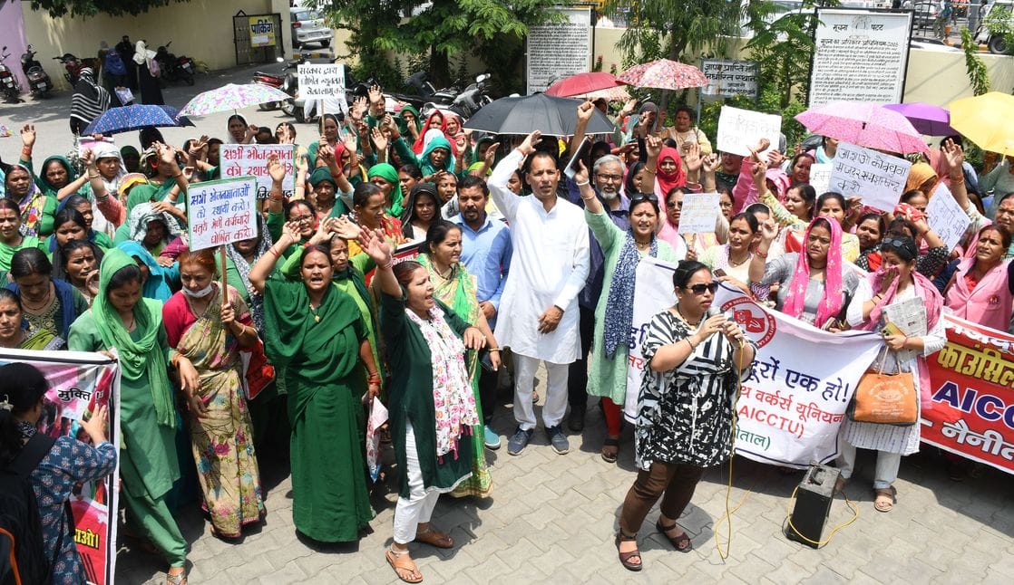 Asha workers and Bhojan Matas took to the streets to get their demands fulfilled