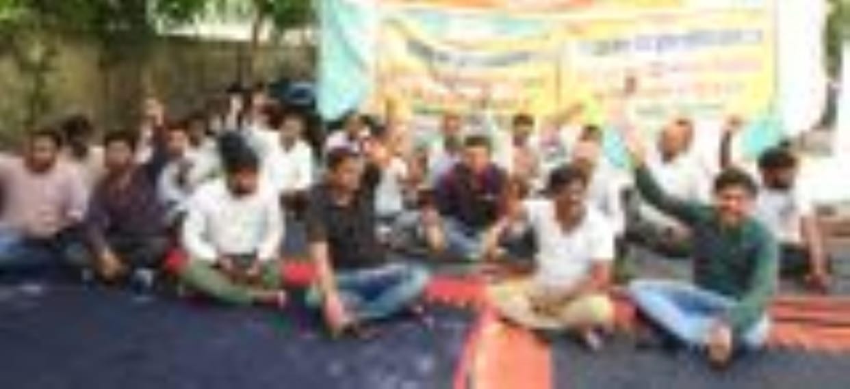 Electricity workers continued to sit on strike on the second day as well