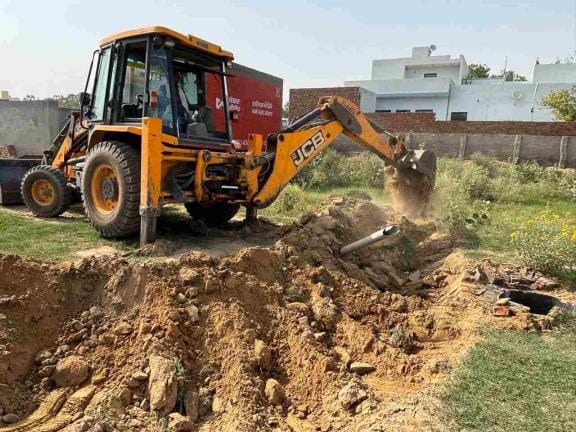 On the Satroad-Raipur road, the raw roads and sewer lines were removed by JCB in the two illegal colonies being developed.