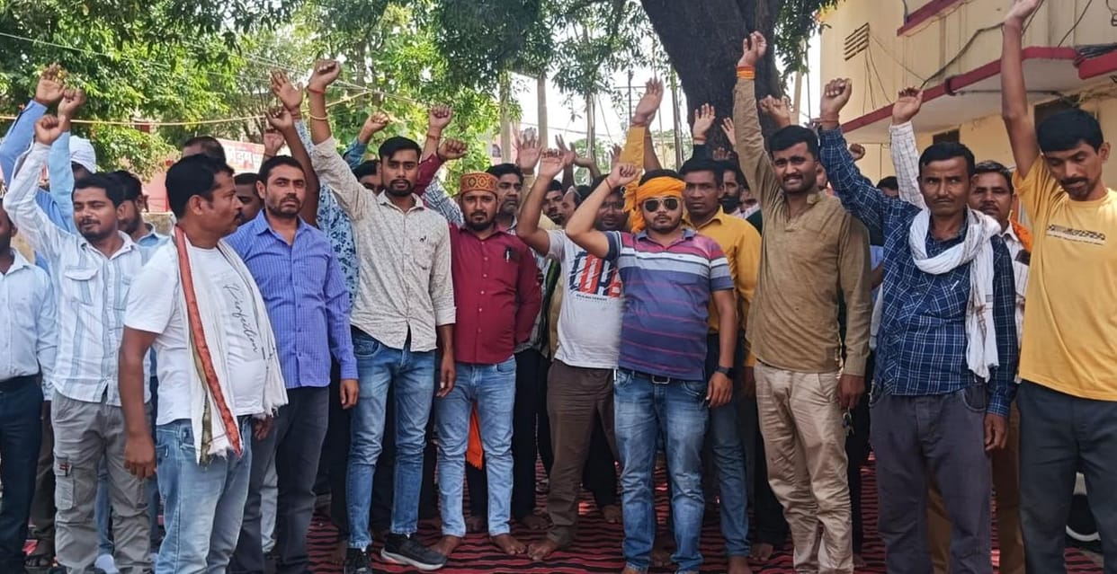 Contract workers protested by stopping work
