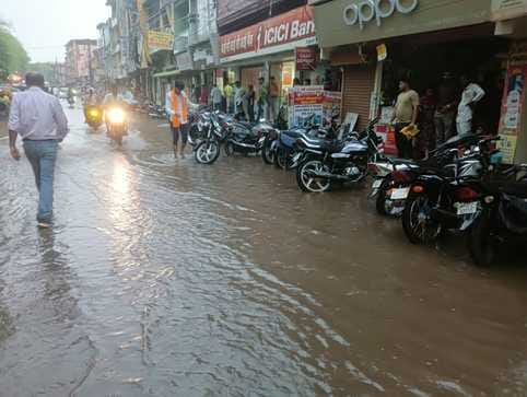 बारिश से शहर हुआ तरबतर,निचले इलाकों में पानी भरा