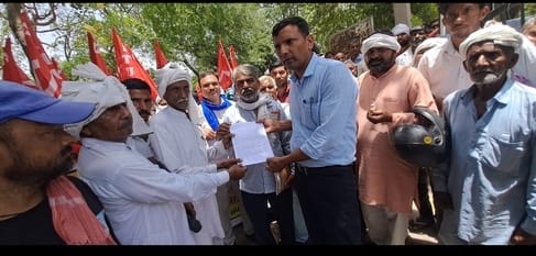 Rural sanitation workers demonstrated