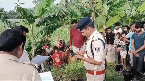 Muzaffarpur Bihar news: dead body found suspicious circumtance bike also recover police investigate