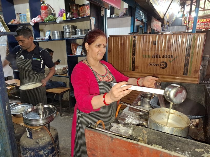 Usha became self-reliant by selling tea on the cart
