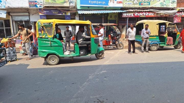 Only one bus for Dhanghata which is deprived of transport facility