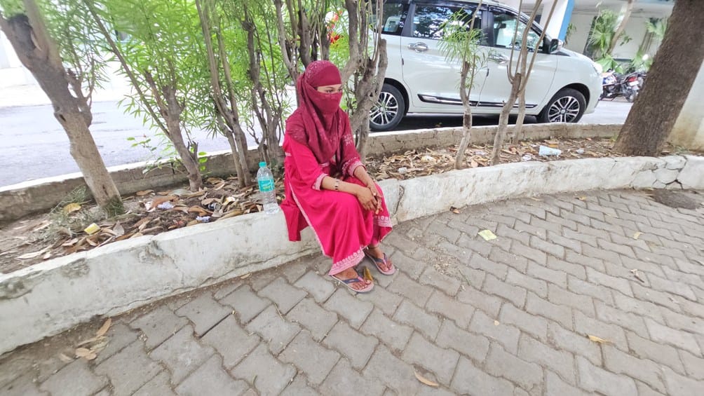 bride reached SP office with mehndi on her face and said groom did not bring wedding procession