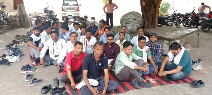 Contract workers' boycott of work continues