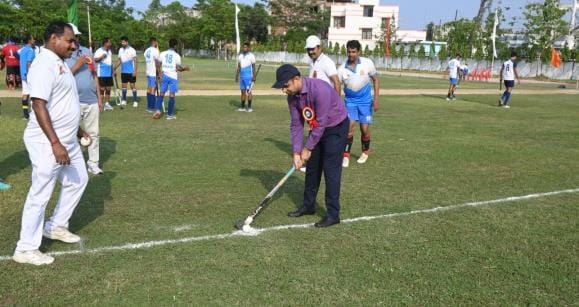 Kushinagar and Bahraich dominated on the first day