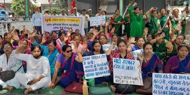 Hopes from across the district roared for their demands in Gandhi Park