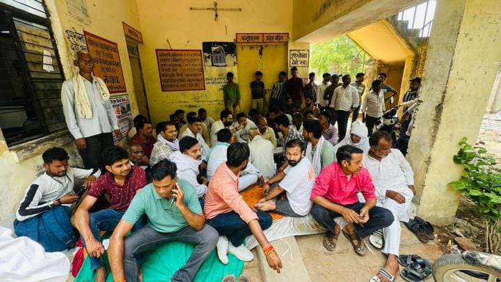 Farmer leaders staged a sit-in protest against power cuts