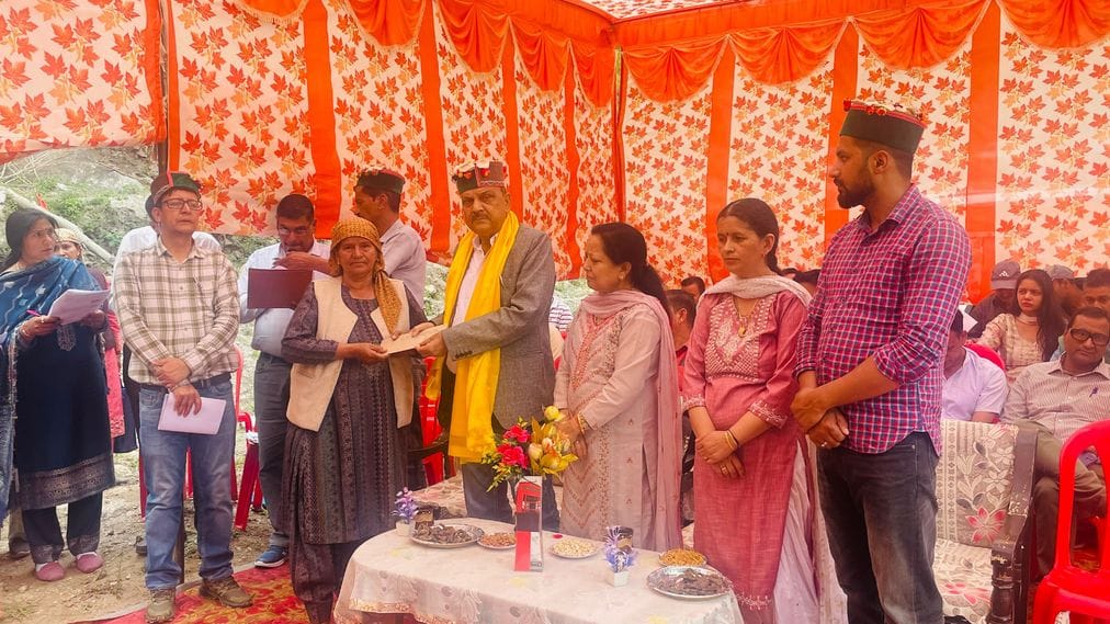 Relief amount of about 48 crores distributed among the disaster affected people of Sarpara, Ganvi and Jury