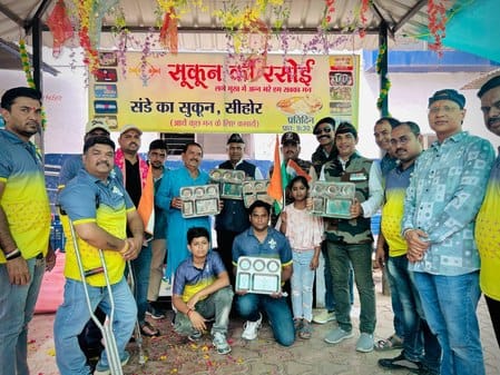 टीम संडे के सुकून के सदस्य ने खोला अनोखा बर्तन बैंक