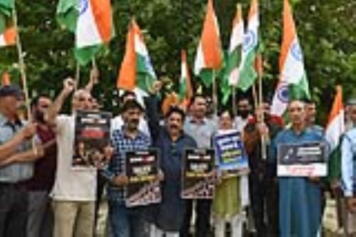 shouted slogans in praise of mother India and waved the tricolour